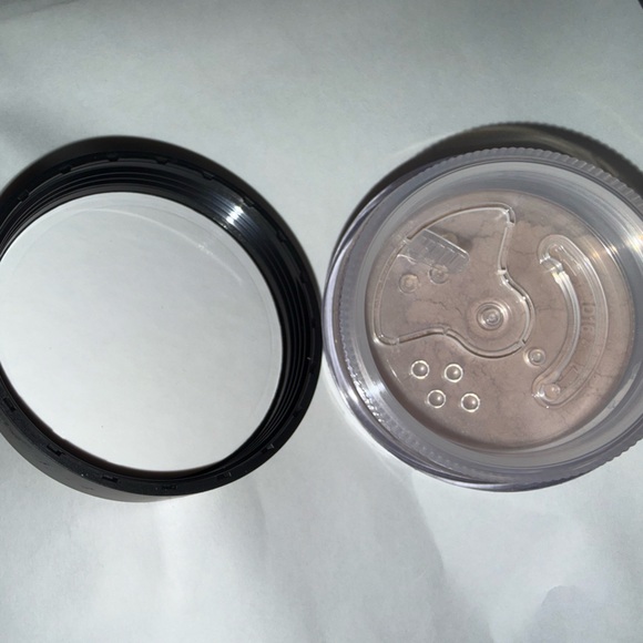 bareMinerals Original Loose Powder Foundation - Fairly Medium 05 - Picture 5 of 5